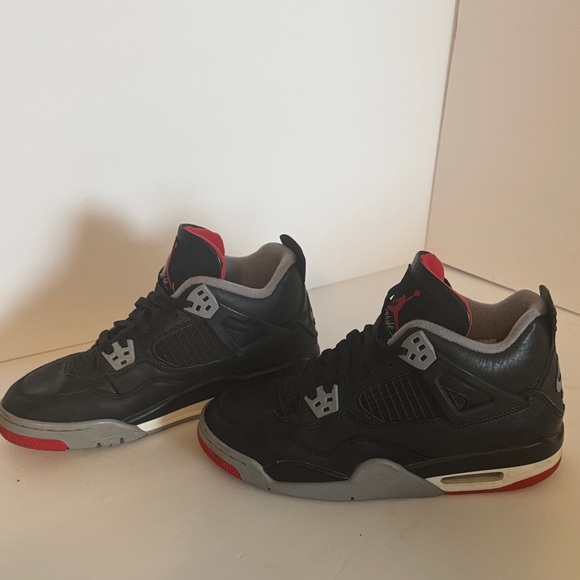 Jordan Black and Gray Sneakers with Red Accents - Picture 4 of 11